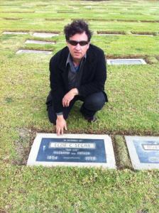 Michael Aushenker visits the grave of Elzie Crisler Segar on the weekend of Dec. 8.